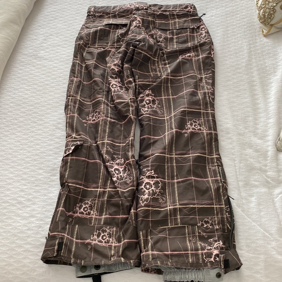 Woman’s Snowboard/Ski pants size small - Picture 2 of 3